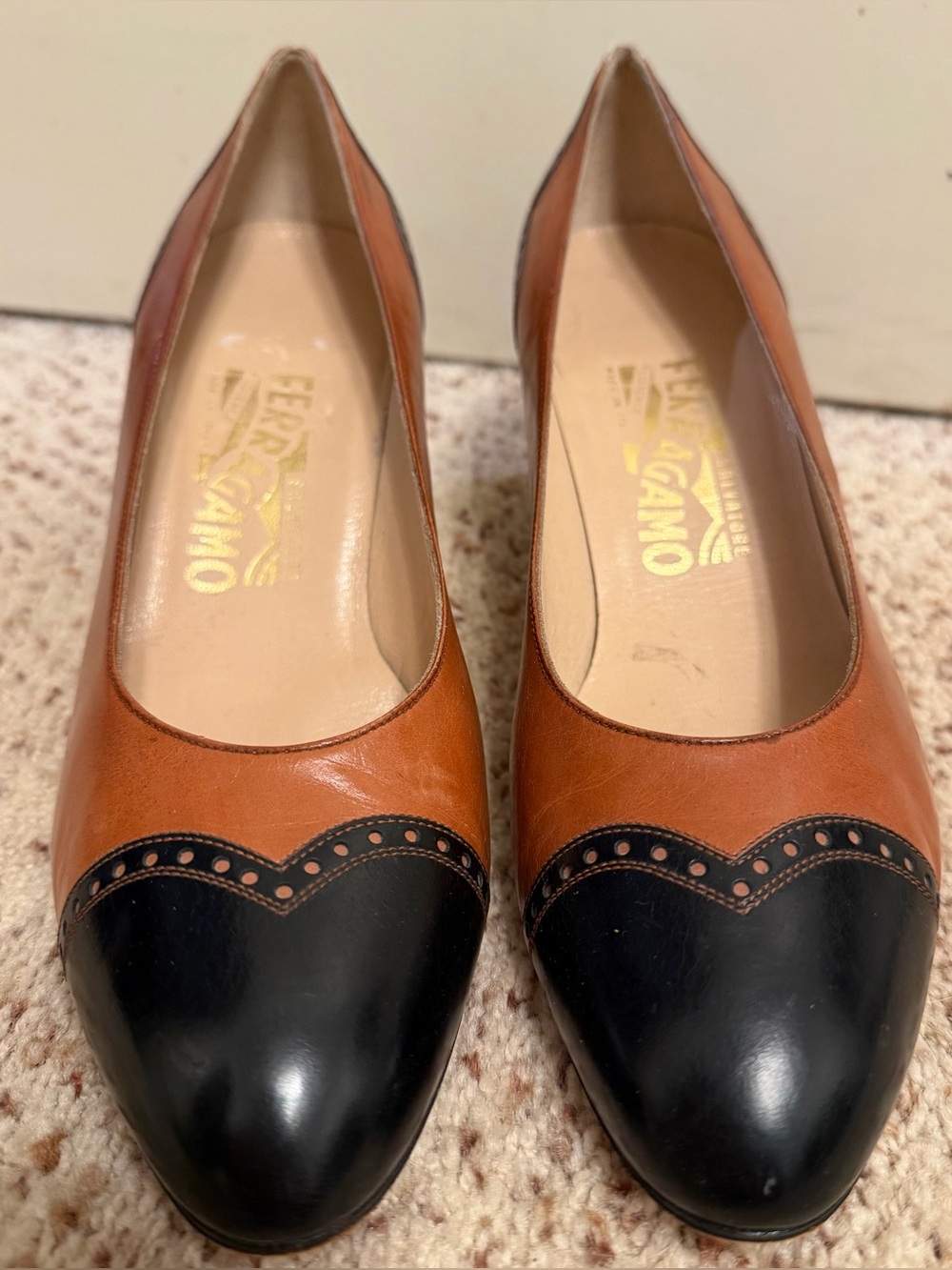Vintage Salvatore Ferragamo Made in Italy Leather Pumps, Size 8C - Picture 4 of 10